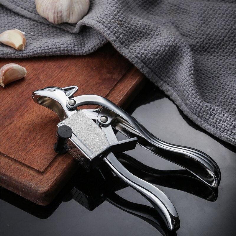 Creative squirrel garlic press hand garlic masher zinc alloy garlic clip stainless steel manual garlic masher - Lily Depot